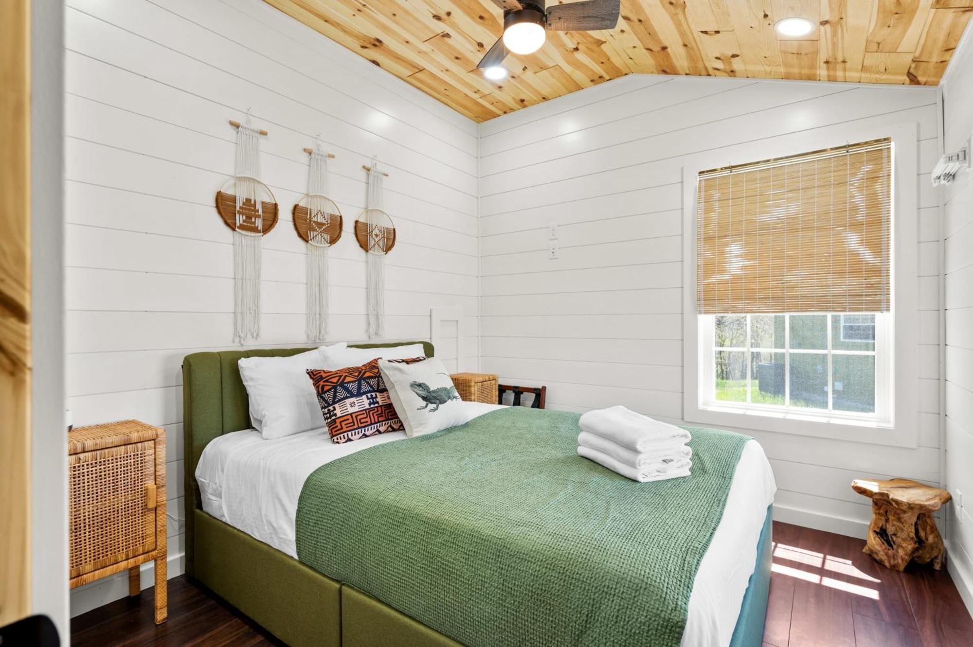 The Lodges At Eden Reserve - Pet Friendly Cabins Near Ark ウィリアムズタウン エクステリア 写真