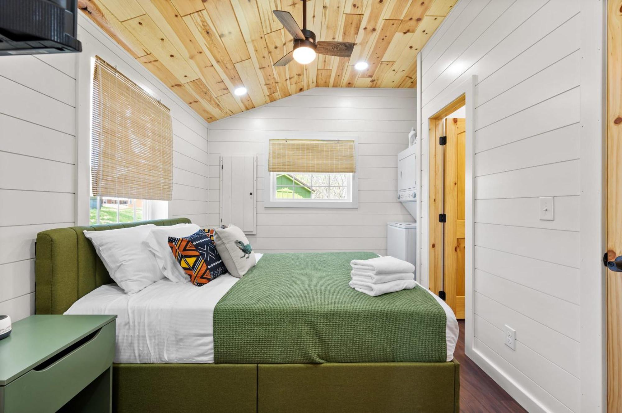 The Lodges At Eden Reserve - Pet Friendly Cabins Near Ark ウィリアムズタウン エクステリア 写真